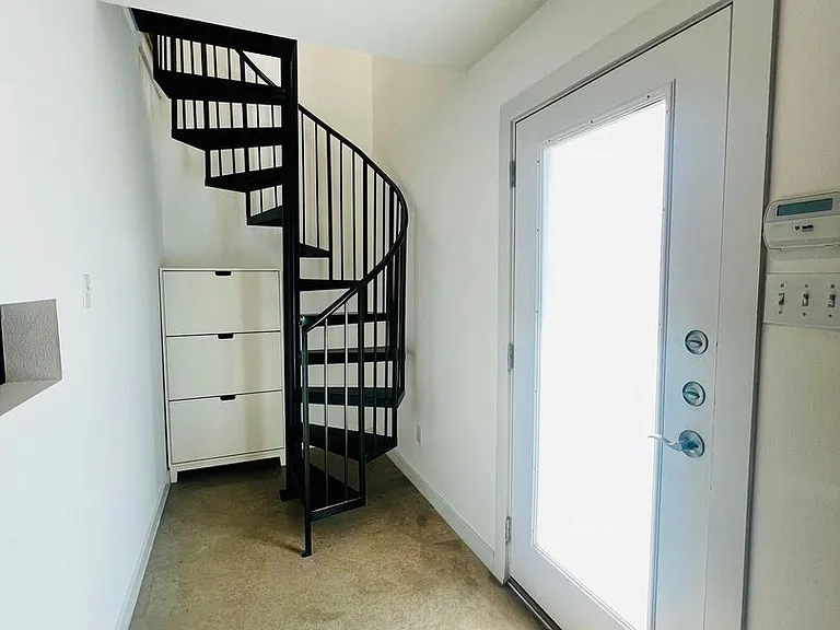 5900 Toscana Ave — Photo 4