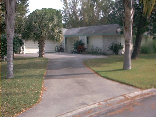 2nd image of 1165 Hickory Dr