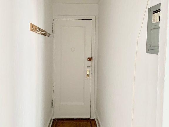 4th image of 370 W 58th St #2C