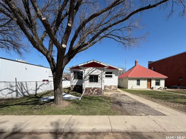 420 1st Street W, Shaunavon, SK S0N 2M0