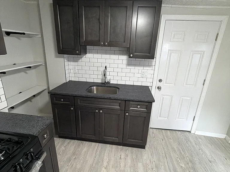 173-175 Beech St #1 — Photo 10