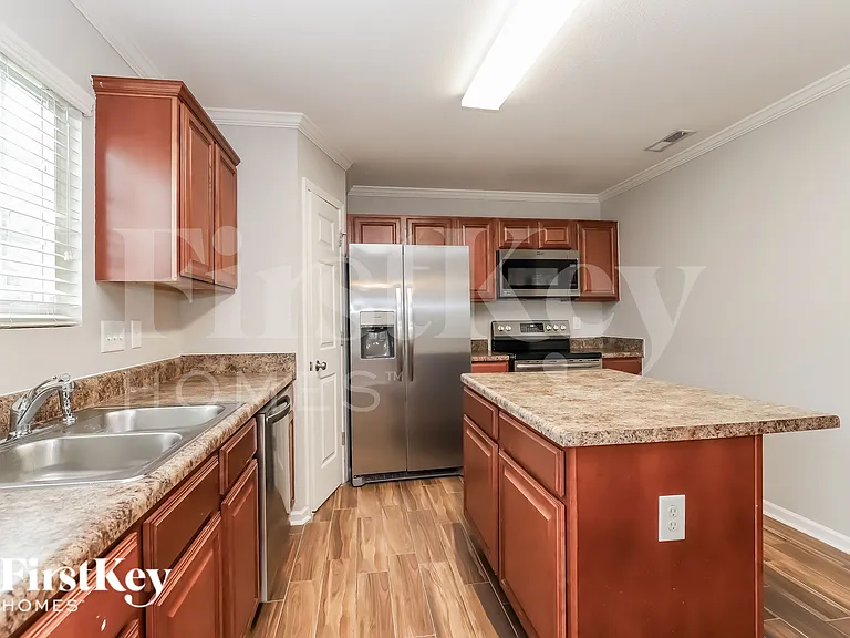 400 Walnut Crossing Dr — Photo 9