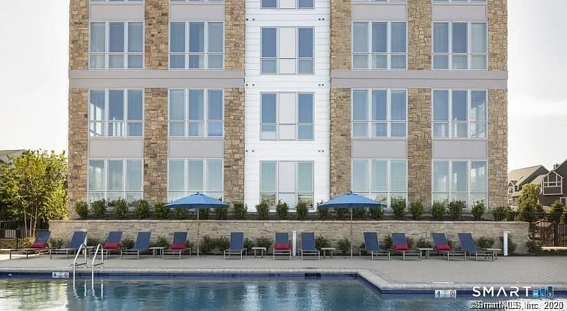 2 bed, 2.0 bath, 1357 sqft, $5,113 — Photo 4