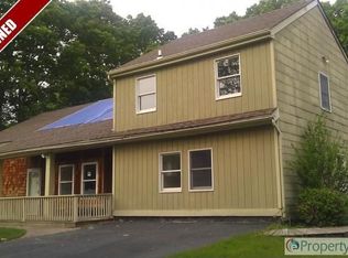 11 Yosemite Ln, Coram, NY 11727