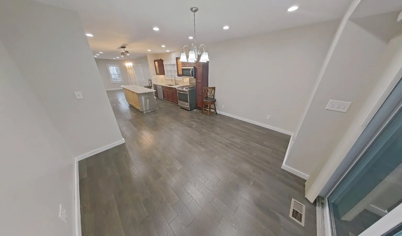 4 bed, 5.0 bath, 2146 sqft, $5,300 — Photo 4