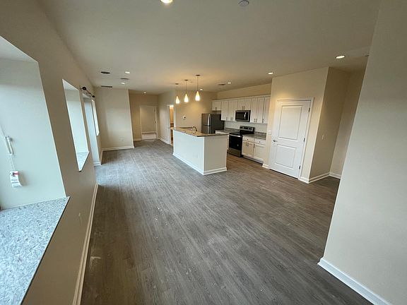 4th image of 192 Erie Blvd #402
