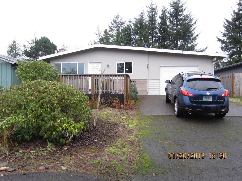 1023 SE Ball Blvd photo 1