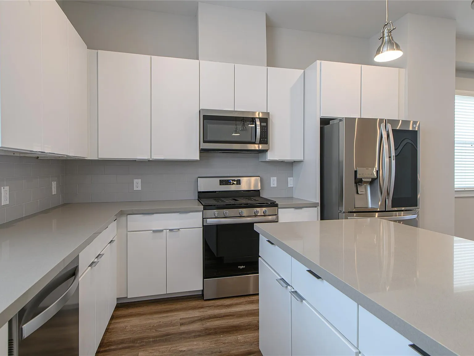 3 bed, 3.5 bath, 2120 sqft, $2,950 — Photo 4