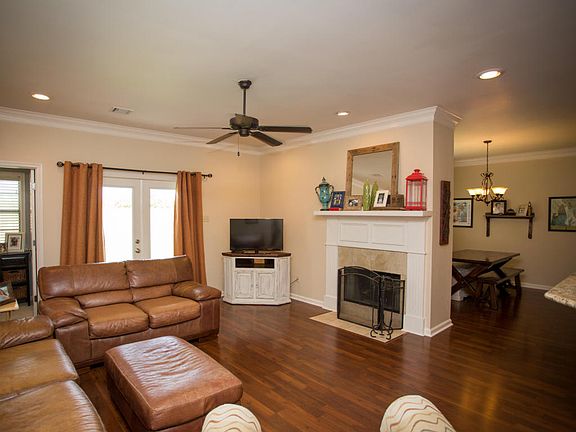 3rd image of 201 Camelot Hill Dr