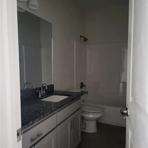 5600 Nightingale Ave #7 — Photo 10