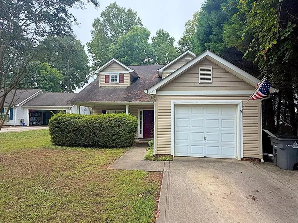 2320 Chantilly Ct, Kannapolis, NC 28081