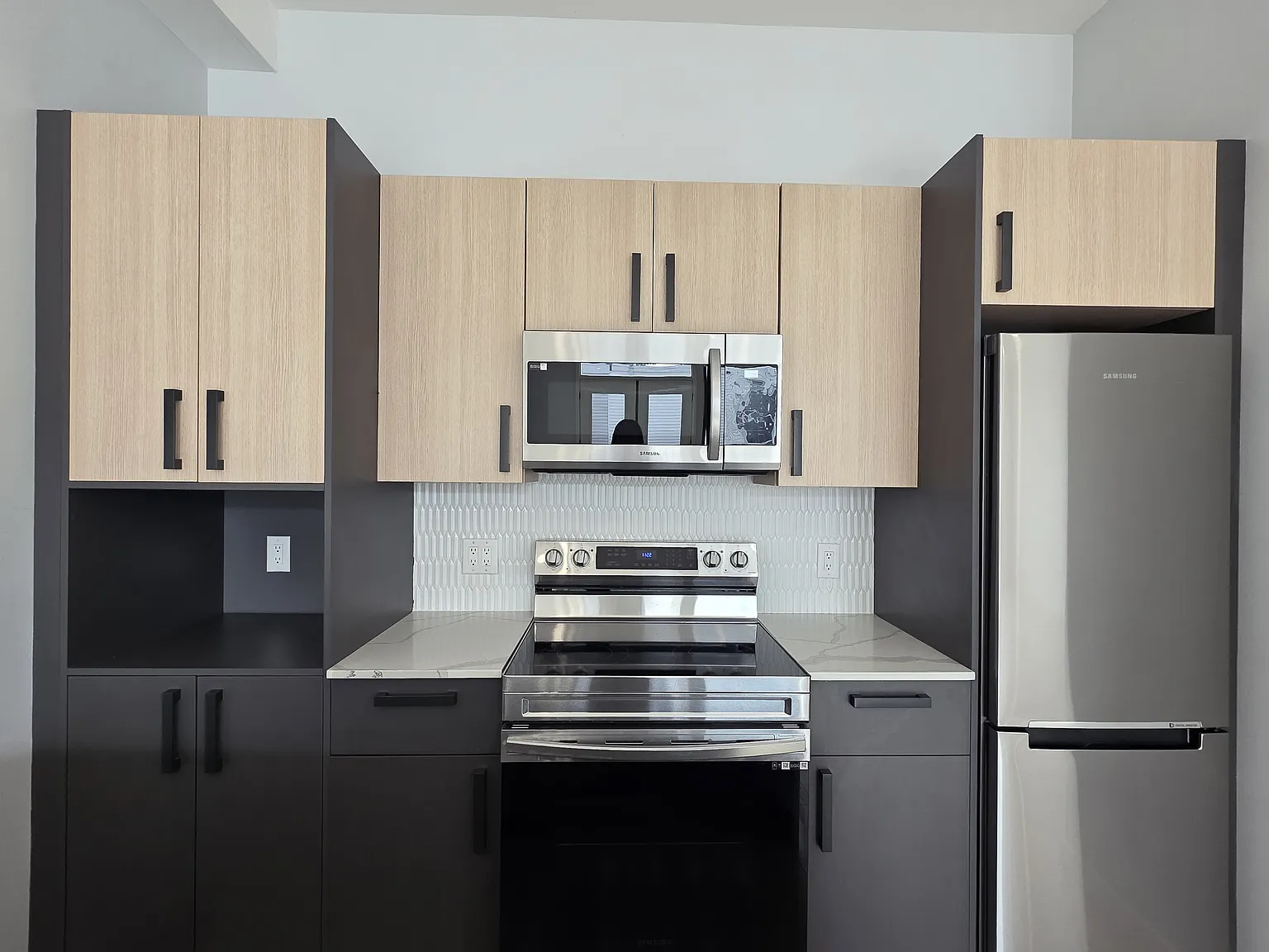 2 bed, 1000 sqft, $2,400 — Photo 4