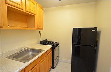 4th image of 186 New York Ave APT 1A