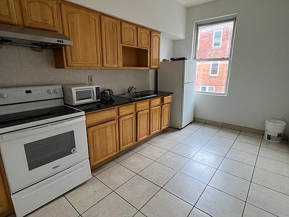 2nd image of 1622 S 5th St Floor 2