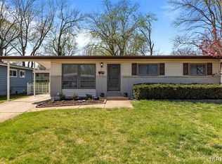 32 San Mateo Dr, Florissant, MO 63031