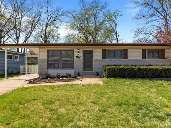 32 San Mateo Dr, Florissant, MO 63031