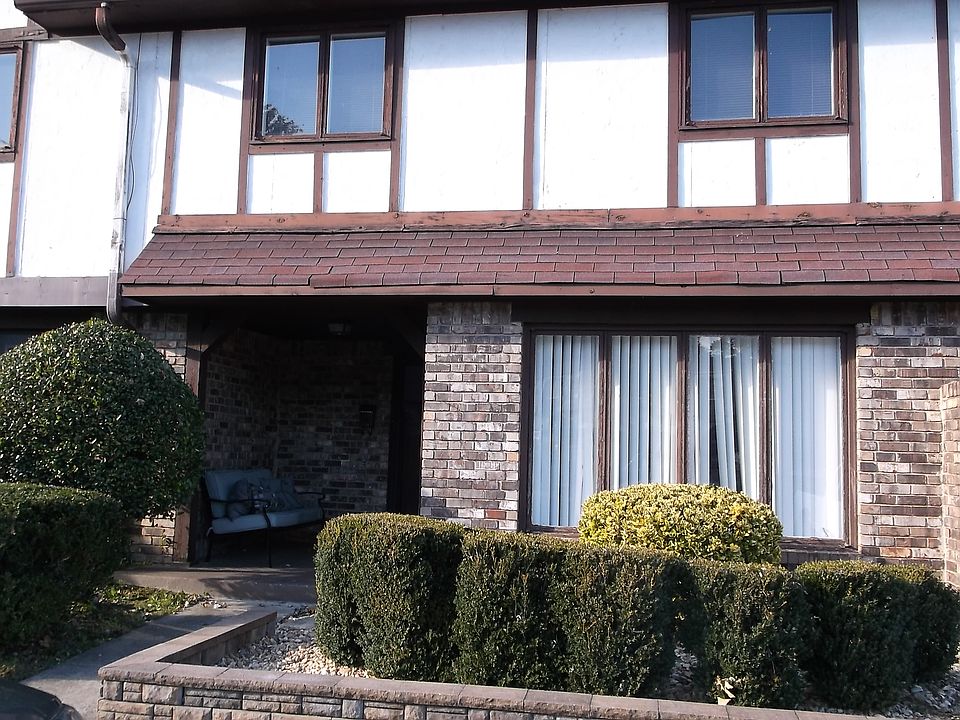 1st image of 1809 Ashborough Cir SE APT J