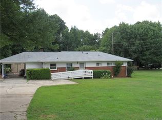 5710 Hickory Grove Rd, Charlotte, NC 28215