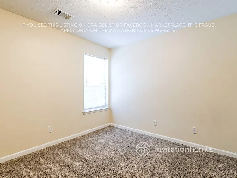 2235 Lexington Ln — Photo 14