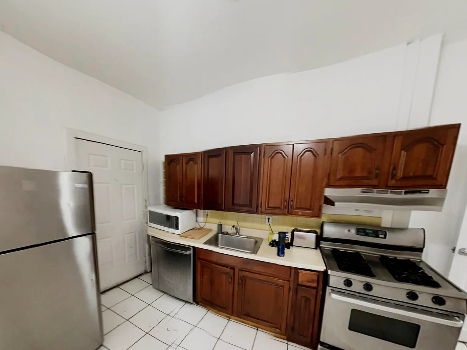 3 bed, 2.0 bath, $3,950 — Photo 1