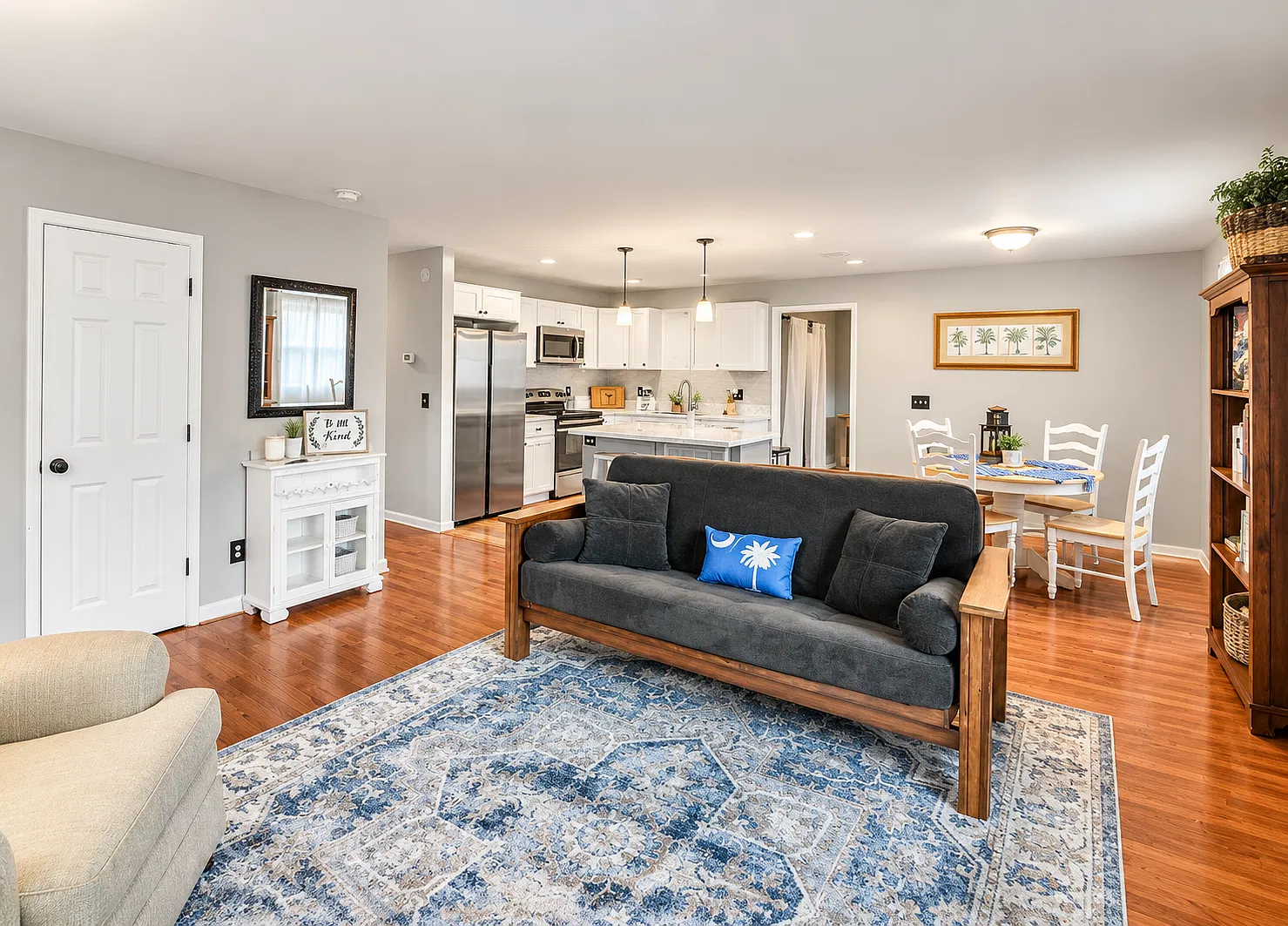 3 bed, 1.5 bath, 1345 sqft, $2,350 — Photo 2
