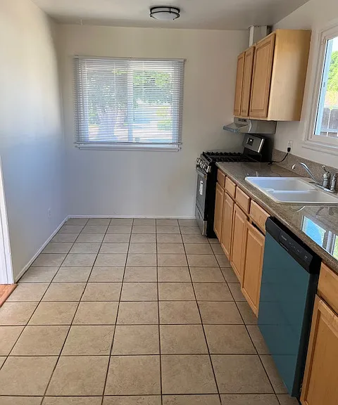 22959 Vose St — Photo 3