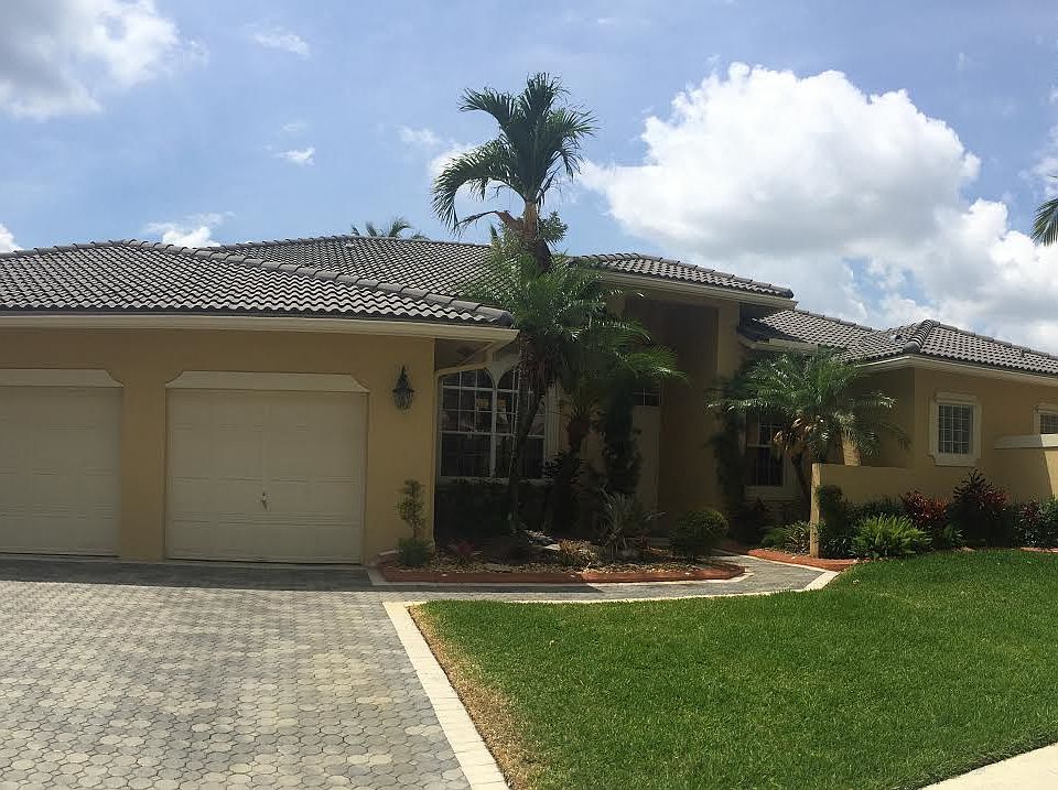 1st image of 2564 Mayfair Ln