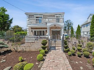 3816 220th St, Bayside, NY 11361