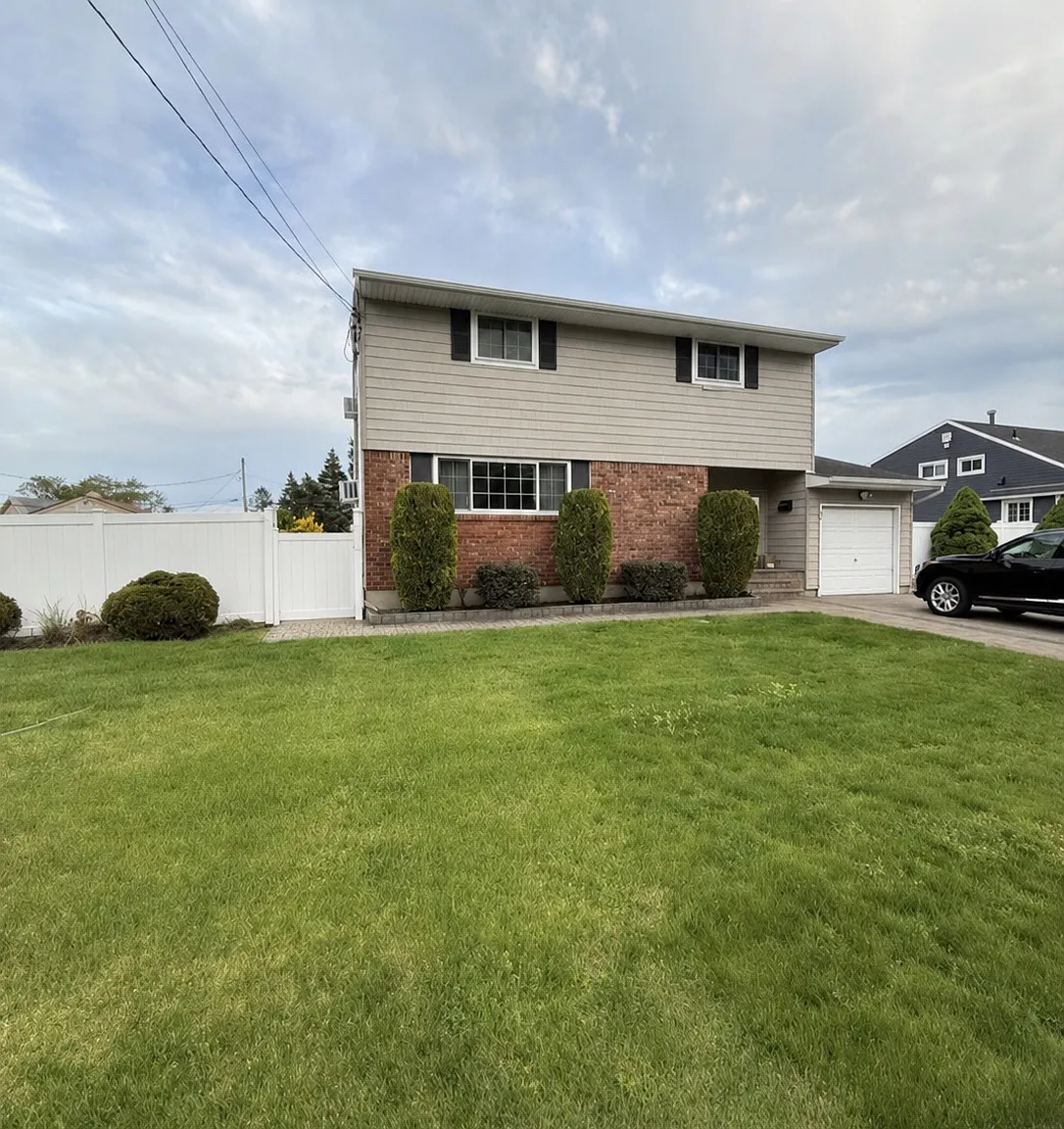 Wilshire Dr, North Babylon — Photo 1