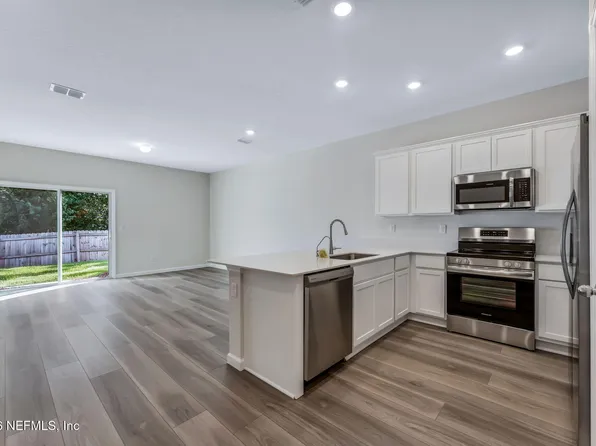 704 HOLLY LAKES Drive, Orange Park, FL 32073