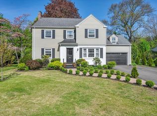 10 Meadowbrook Rd, Hamden, CT 06517