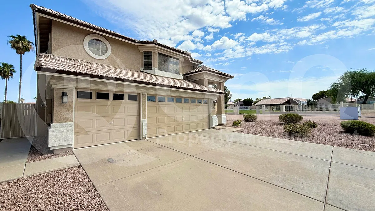 4 bed, 3.0 bath, 2350 sqft, $3,100 — Photo 2