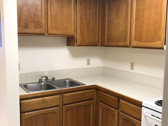 2nd image of 202-1066 Green St #202