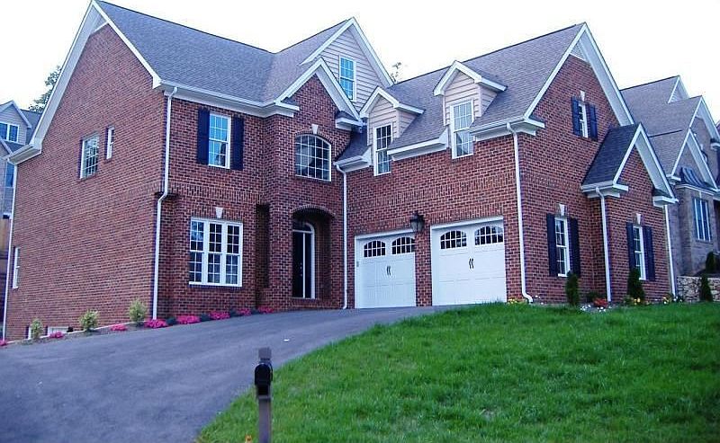 2nd image of 208 Bent Wood Ct