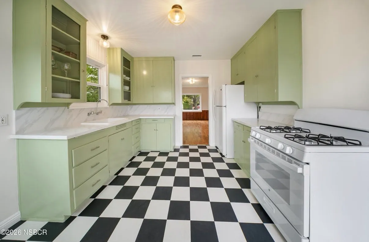224 N. F Street — Photo 4