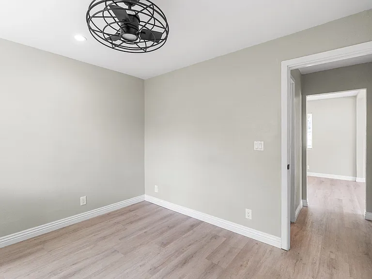 1570 W 226th St — Photo 22