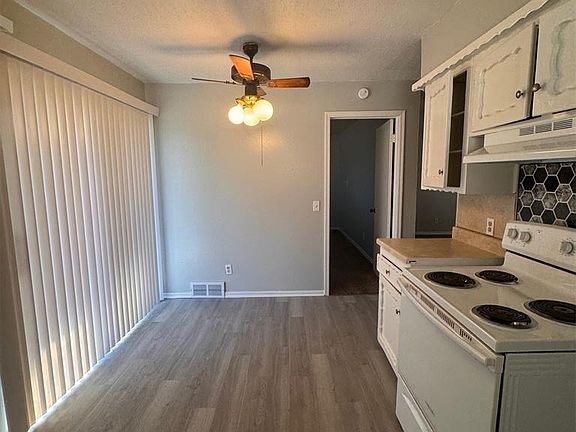 4th image of 2028 N Mitchell Dr