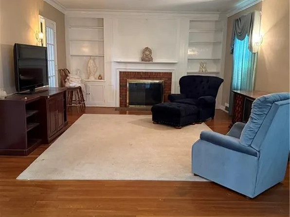 901 NW 79th St, Kansas City, MO 64118