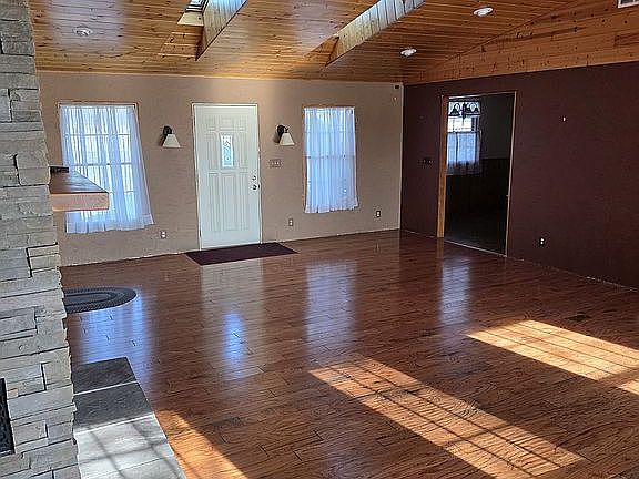 3rd image of 10093 Wolf Rd