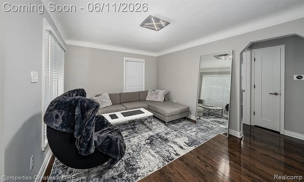 3 bed, 1.0 bath, 1504 sqft, $2,600 — Photo 3