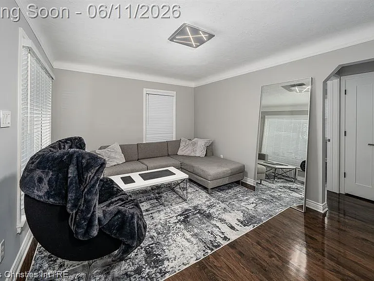 3318 Prairie Ave — Photo 3