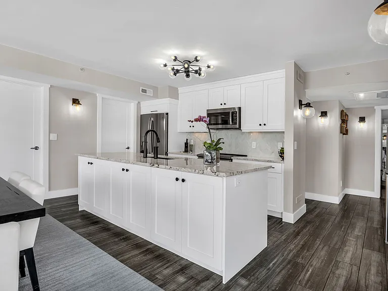 230 E Broadway S #1209 — Photo 39