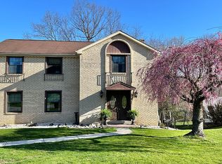 23 Barrington Dr, Pittsburgh, PA 15209