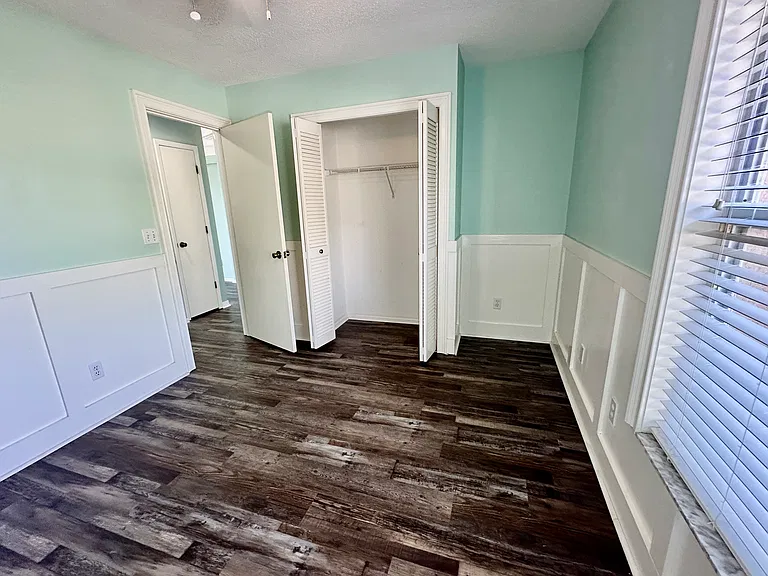 Secondary bedroom