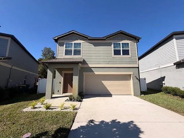 3 bed, 2.5 bath, 1896 sqft, $2,400 — Photo 3