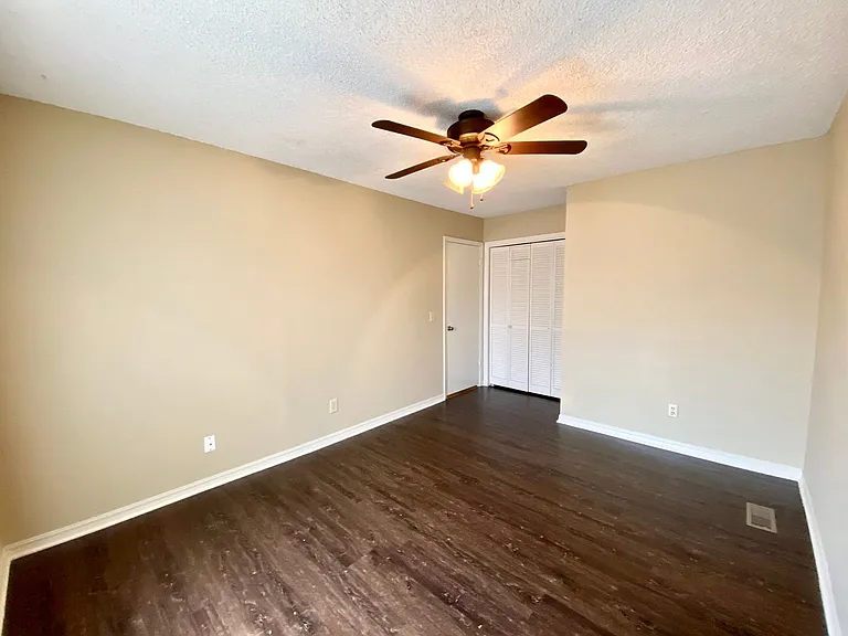 127 W M St — Photo 10