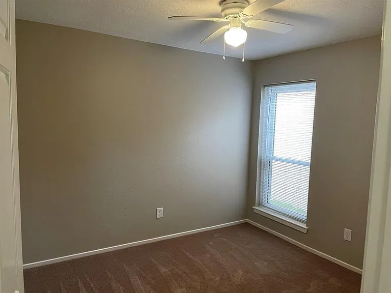 15411 Linkshire Dr — Photo 12