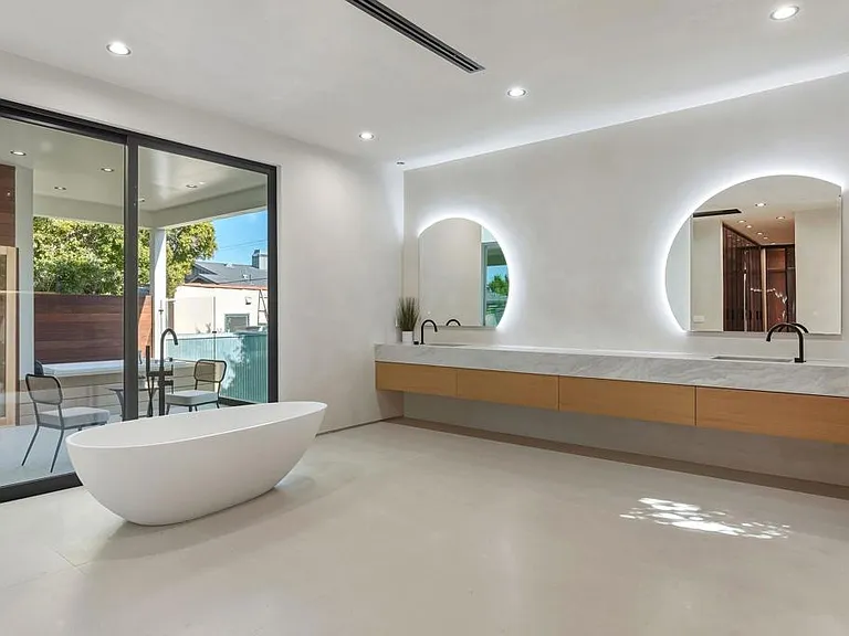824 N Curson Ave — Photo 24