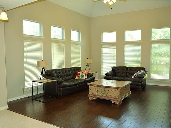 3rd image of 3908 Lindale Dr