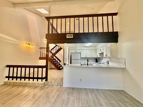 5th image of 12922 Wirevine Ln
